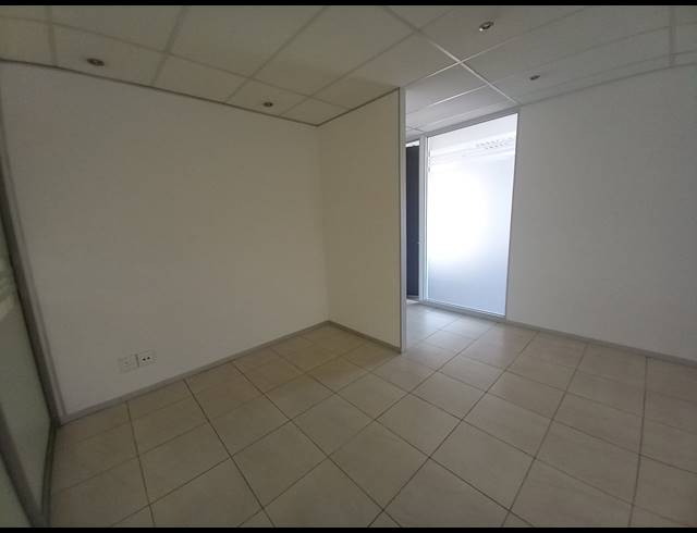701M² OFFICE TO LET IN BRYANSTON